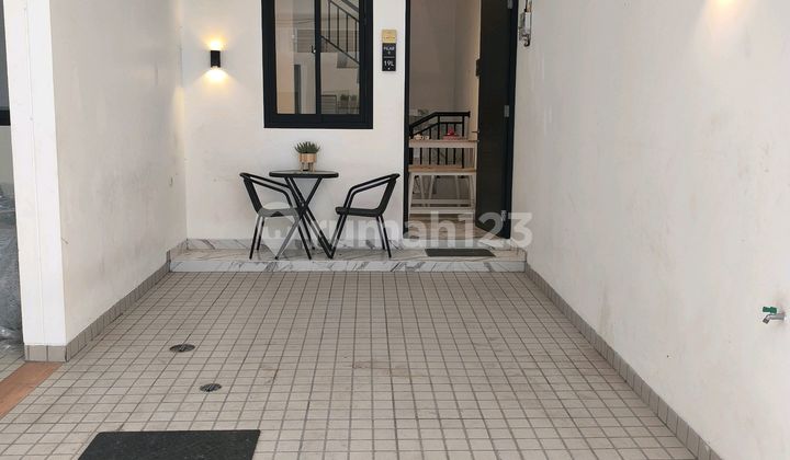 For Sale: New 3.5-Story House, Furnished and Beautiful, Safe and Comfortable, Located in South Kedoya, Kebon Jeruk, Very Strategic and Close to Kedoya Baru Complex, West Jakarta. 2