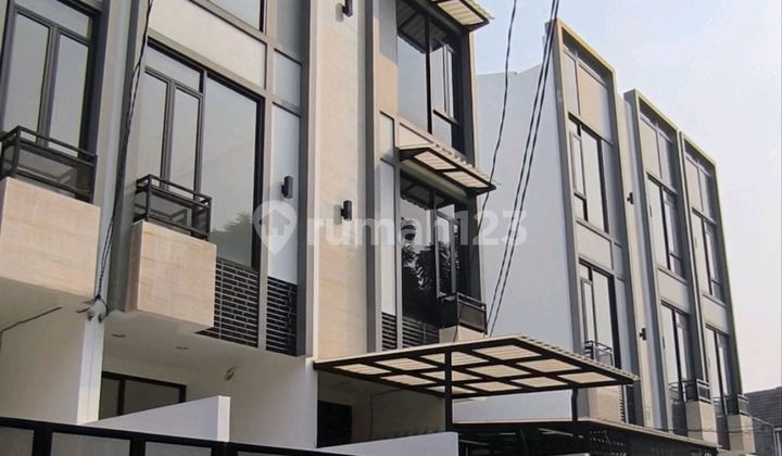 Di Jual Rumah Baru Kedoya 3,5 Lantai 3,1X11,7 Atap Rooftop Lokasi di Kedoya Selatan, Kebon Jeruk, Jakarta Barat Strategis Dekat dengan Komplek Kedoya Baru.#Hamdan