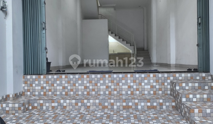 For Sale: New Shophouse + 3.5-Storey Residence, 5x15m², Rooftop, Strategic Location on Main Road Jl. A1 Teluk Gong, Teluk Gong Pejagalan, Penjaringan, North Jakarta #hamdan 2