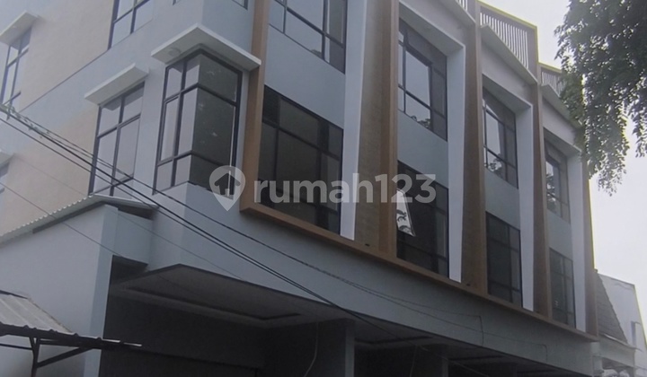 Di Jual Ruko Hook Baru Taman Ratu,4 Lantai 6,2X13,5 Atap Rooftop Zona Komersil bisa Hunian Lokasi Strategis Jalan Lebar di Taman Ratu Jakarta Barat.#Hamdan