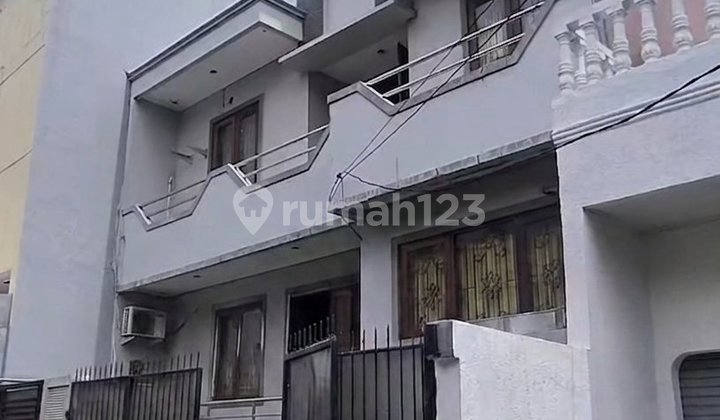 For Rent: 2-Story House in Tomang, 9x15m², Flood-Free, Still Good and Well-Maintained. Location: Tomang Rawa Kepa, Grogol Petamburan, West Jakarta. #Hamdan For Rent: 2-Story House in Tomang, 9x15m², Flood-Free, Still Good and Well-Maintained. Location: Tomang Rawa Kepa, Grogol Petamburan, West Jakarta. #Hamdan