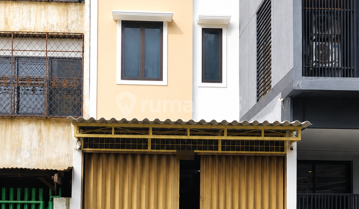 For Sale: 4-Story Shop House, 4x19.5m², Strategic Roadside Location, Ideal for Business/Office Use, Tamansari Street, Maphar, West Jakarta #hamdan 1