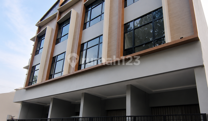 Di Jual Ruko Baru Taman Ratu 3,5 Lantai ,4X13,5 Bangunan Atap Rooftop dan Area Komersil Stategis Tepi Jalan Boulevard Lokasi di Taman Ratu, Duri Kepa Jakarta Barat#Hamdan Di Jual Ruko Baru Taman Ratu 3,5 Lantai ,4X13,5 Bangunan Atap Rooftop dan Area Komersil Stategis Tepi Jalan Boulevard Lokasi di Taman Ratu, Duri Kepa Jakarta Barat#Hamdan