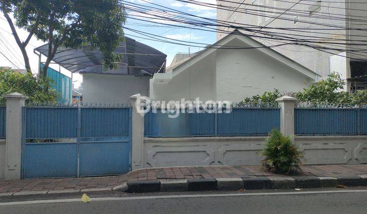 Rumah Bagus Komersil cocok untuk tinggal atau usaha , cocok untuk cafe, kost kostan , pinggir jalan utama, tanjung duren, jakarta barat 