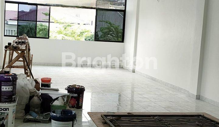 RUKO BARU RENOVASI JADI KINCLONG BARU 3 lantai, Ruangan plong, LETAK STRATEGIS, pinggir jalan utama, Greenville,DURI KEPA, dekat TANJUNG DUREN Jakarta Barat 2