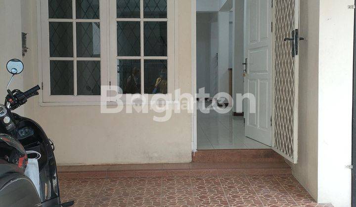 RUMAH SEWA MURAH NYAMAN SEDERHANA RAPI 2 LANTAI ADA CARPORT , TAMAN RATU , JAKARTA BARAT 2