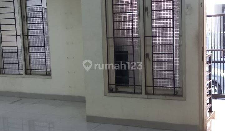 Rumah 3 Lantai, Semi Furnished, Siap Huni, Taman Ratu,, Jakarta Barat Rumah Kontrakan K1q101 1