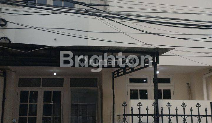 RUMAH SEWA MURAH NYAMAN SEDERHANA RAPI 2 LANTAI ADA CARPORT , TAMAN RATU , JAKARTA BARAT 1
