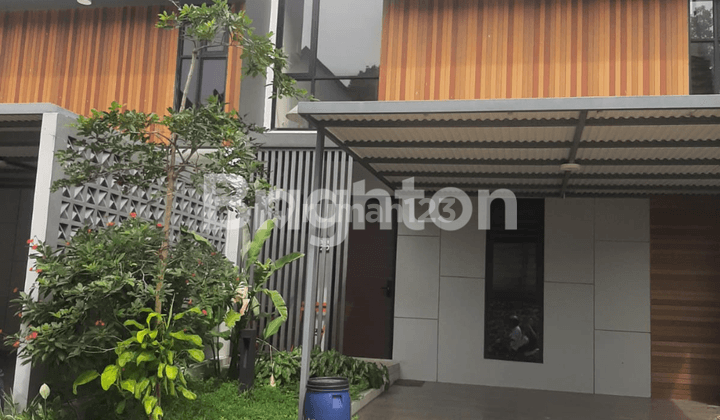 Rumah minimalis 2,5 lantai masih baru plus kitchen set dan AC 2