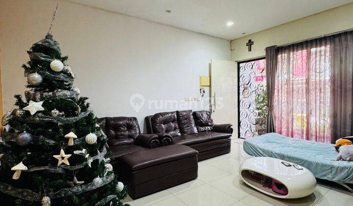 Dijual Rumah 2 Lantai Bagus Semi Furnished SHM di Green Lake City, Jakarta Barat 1