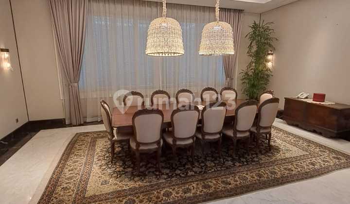 Disewakan Rumah Mewah di Menteng (Desain Modern)