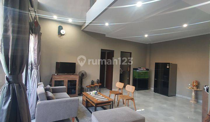 Dijuak Rumah 2lantai Full Furnish Dkt Pakuwon Solo Baru 3,1m 2