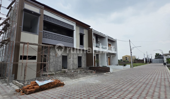Jual Rumah Baru 2 Lantai Gentan Solo 1,5 Milyar 2