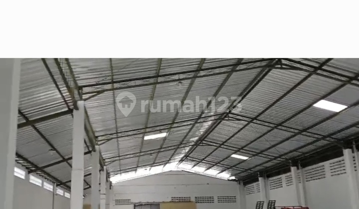 Warehouse on Solo Semarang National Road Side 2350 Meters