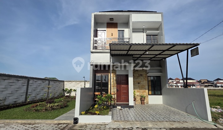 2-Story Cluster House Around Solo Baru 600 Million 2-Story Cluster House Around Solo Baru 600 Million