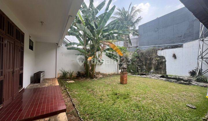 Rumah Hook di Jalan Utama Villa Melati Mas 2