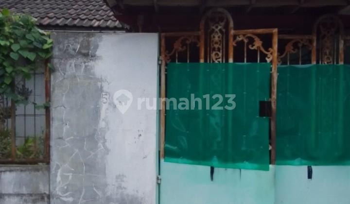 Rumah dengan halaman luas di Pamulang Permai 2