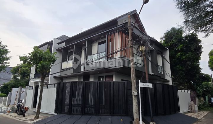 Rumah baru Hoek di BSD Griya Loka Depan Taman Rumah baru Hoek di BSD Griya Loka Depan Taman