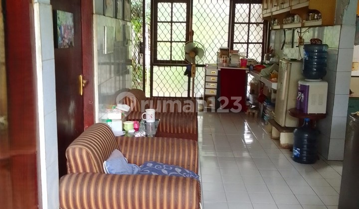 A house with a spacious yard in Pamulang Permai. A house with a spacious yard in Pamulang Permai.