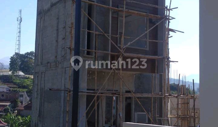 You Sell Luxury Villa Rentals Near a Prestigious Campus in Bandung with Comprehensive Environmental Facilities You Sell Luxury Villa Rentals Near a Prestigious Campus in Bandung with Comprehensive Environmental Facilities