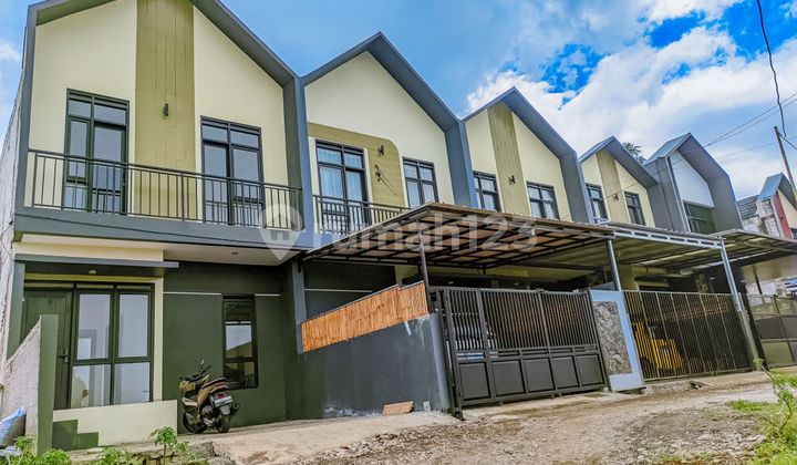 Rumah Villa 2 lantai Lokasi Strategis Selangkah ke Lembang dan dekat pusat kota Bandung!