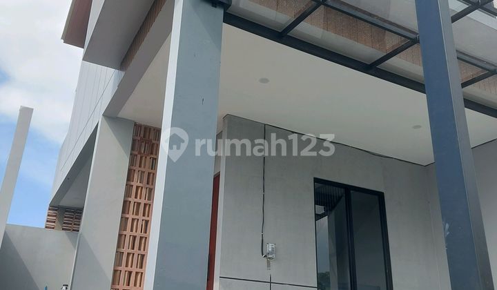 For Sale! New Minimalist House Near Dago ITB, 2 Floors 1.34m, Complete Facilities, Great Pool View, SHM Included. 2