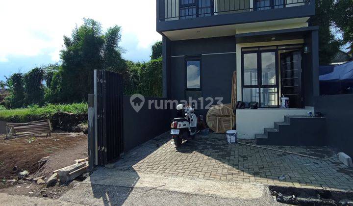 Rumah Serasa di Villa, Bisa Disewakan Permalam, di Jalan Kolonel Masturi 2