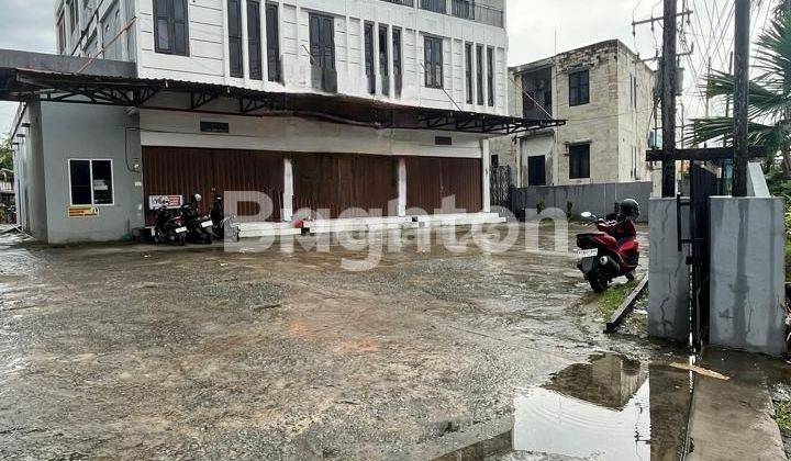 RUKO TENGAH KOTA DENGAN HALAMAN LUAS 1