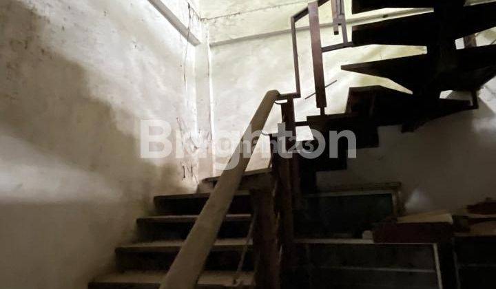 GUDANG BESAR DI PINGGIR JALAN POROS 2