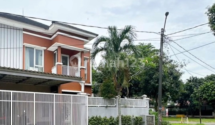House for Sale at a Discounted Price, 2.5 Floors in Anggrek Loka BSD House for Sale at a Discounted Price, 2.5 Floors in Anggrek Loka BSD