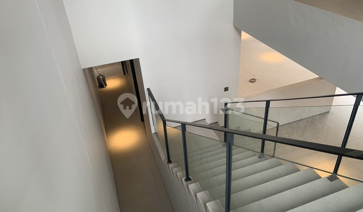 Rumah Mewah 2 Lantai, Lingkungan Asri, di Cinere Jakarta Selatan 2