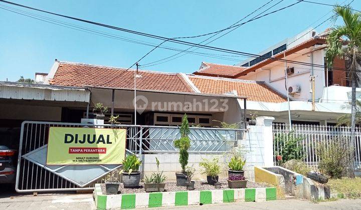 Rumah Nyaman 1,5 Lantai di Tenggilis Utara, Surabaya