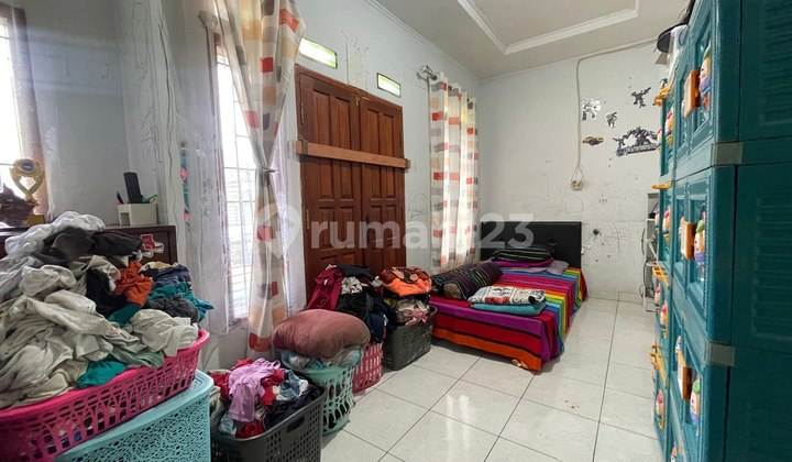 Fast Sale Shop House in Central Cimahi City, Located in an Active Business Area Just a Step Away from Gandawijaya Street - Ideal for Starting a Business, Surrounded by Trading Centers, Culinary Spots, and Schools.