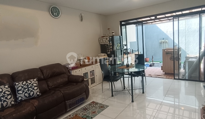 Rumah Semi Furnished Harga Wajar Parkiran Luas Di Kota Baru Parahyangan 2