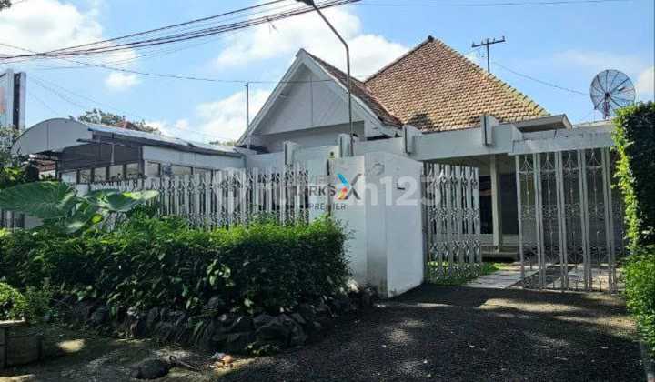 Classic House Ready to Occupy, One Step to Ijen, Klojen, Malang 2