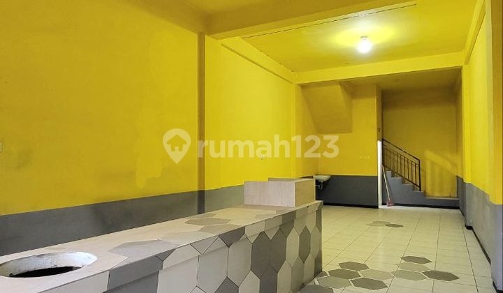 For Rent Strategic Shop House in the City Center, Busy Area, Sulfat, Malang 2