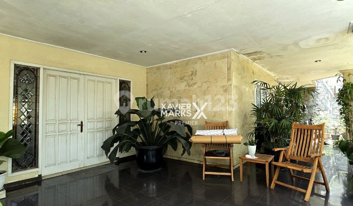 Classic Luxurious House, Well-Maintained, Move-In Ready, A Step Away from Ijen Boulevard, Malang 2