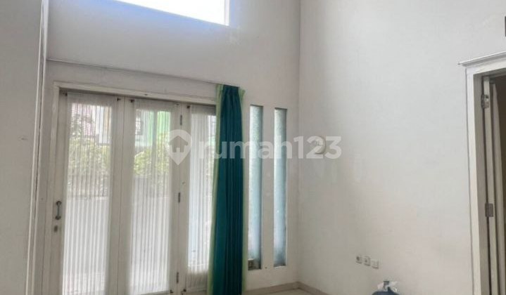 Ready-to-Occupy House, Semi-Furnished, Suitable for Students, Permata Jingga, Malang