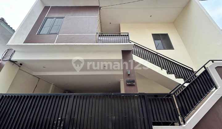 EXCLUSIVE BOARDING HOUSE IN TEBET 12 READY-TO-OCCUPY ROOMS WELL-BUILT BUILDING EXCLUSIVE BOARDING HOUSE IN TEBET 12 READY-TO-OCCUPY ROOMS WELL-BUILT BUILDING