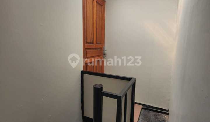 RUMAH SIAP HUNI AKSES 2 MOBIL, SHM LOKASI STRATEGIS JAKSEL 2