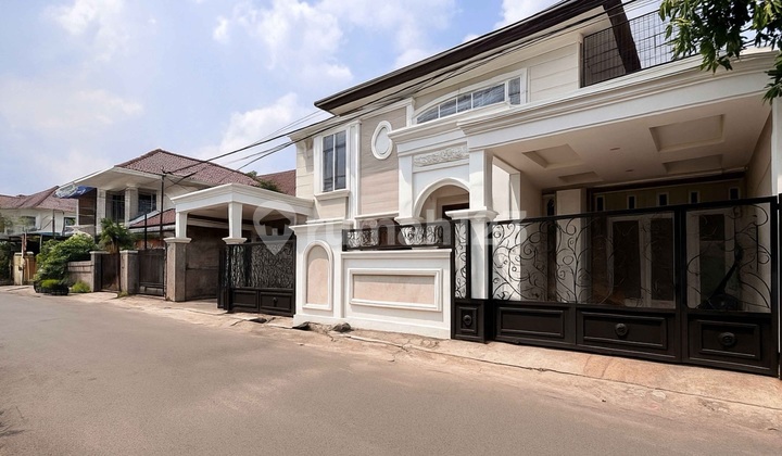 TEBET TIMUR - LUXURY HOUSE NEWLY RENOVATED WITH SUPER WIDE ACCESS!