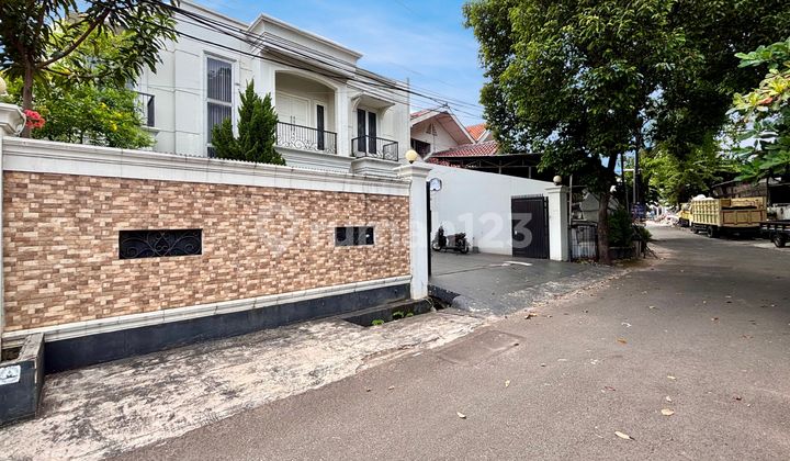 Akses 3 Mobil - Rumah Mewah di Tebet Timur ( Semi Furnished ) 2