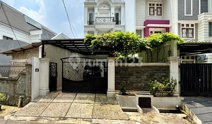 TEBET BARAT - RUMAH MEWAH DILOKASI FAVORIT DEPAN TAMAN 2