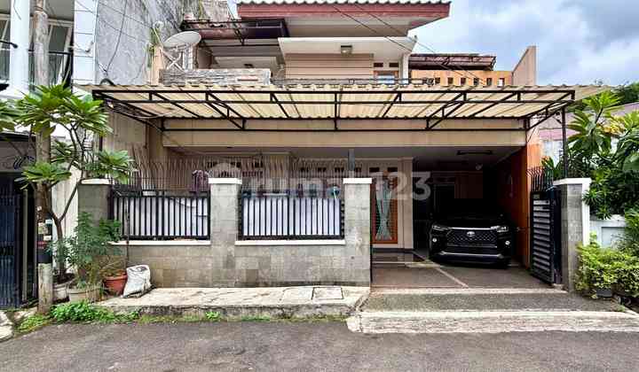 RUMAH VIEW TAMAN DI TEBET TIMUR, JALAN DEPAN 2 MOBIL