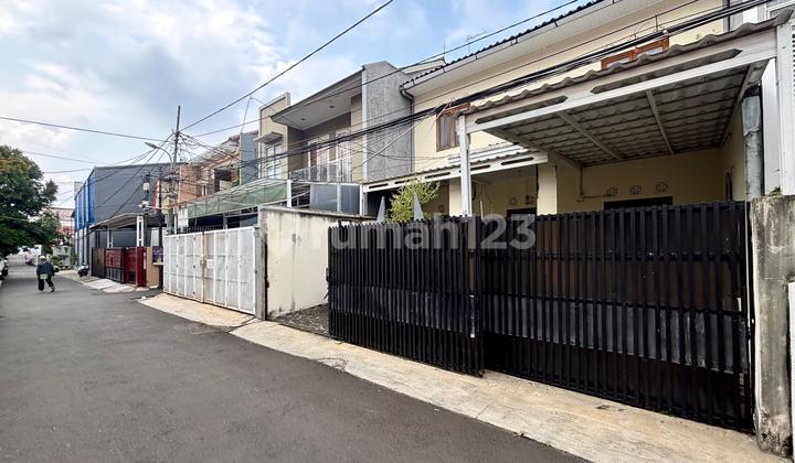 ACCESS FOR 2 CARS IN TEBET TIMUR, MOVE-IN READY HOUSE 2