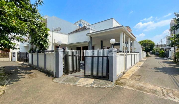 Tebet Timur - 2-Car Access Ready to Occupy (Semi Complex) Tebet Timur - 2-Car Access Ready to Occupy (Semi Complex)