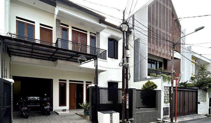 Lokasi Terbaik Tebet Barat, Rumah Modern Depan Taman, Akses Mudah 1