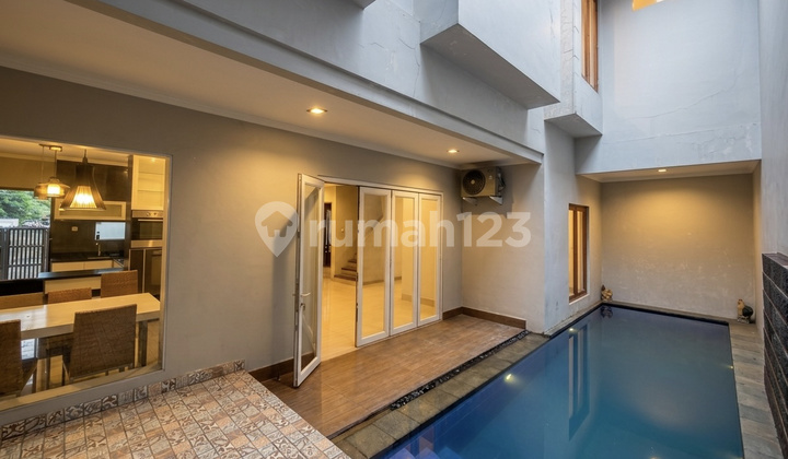 Tebet Timur - Rumah Mewah Furnished (Akses 2 Mobil)