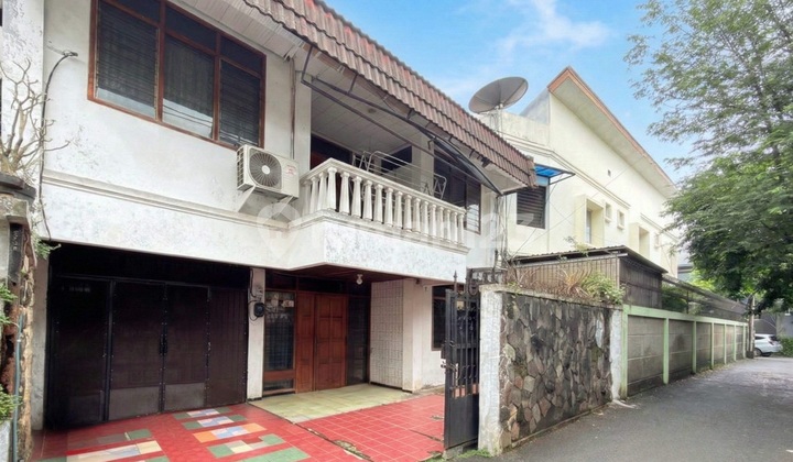 A Must-Negotiate! Spacious House 182M2 in Tebet, Easy Access