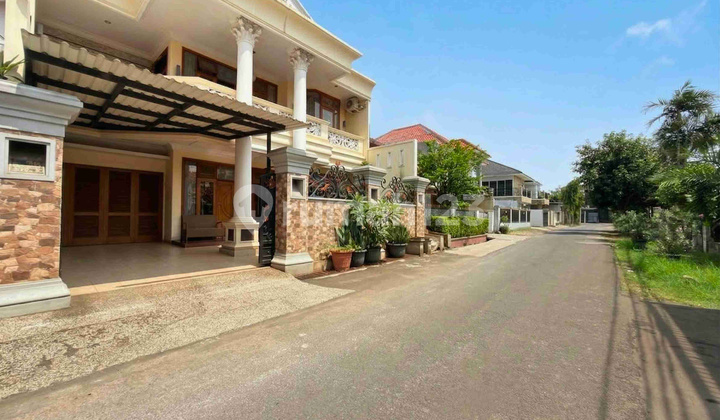 Luxury House in East Tebet (Access for 3 Cars) Luxury House in East Tebet (Access for 3 Cars)
